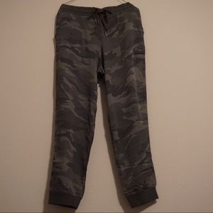 Splendid Camo joggers